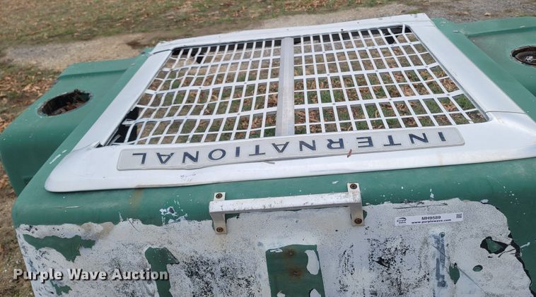 image for item MH9589 International Transtar 4200  fiberglass hood