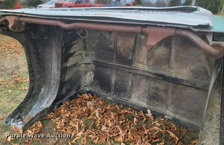 image for item MH9589 International Transtar 4200  fiberglass hood