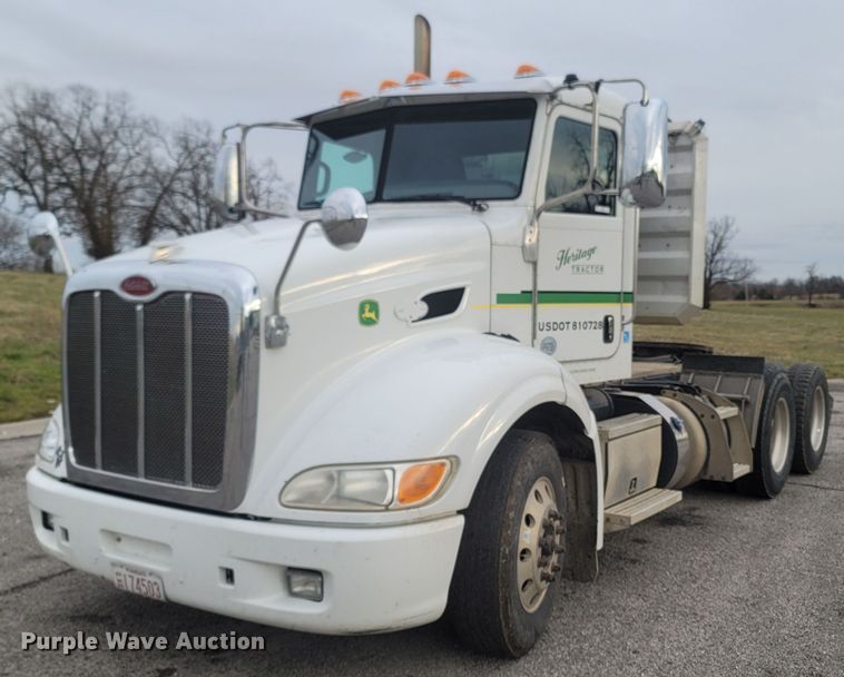 image for item MH9633 2014 Peterbilt 384  semi truck