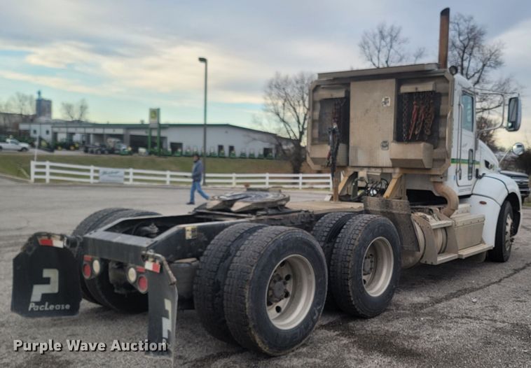 image for item MH9633 2014 Peterbilt 384  semi truck