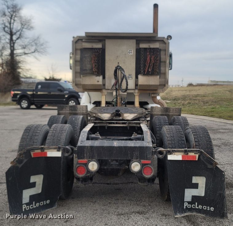 image for item MH9633 2014 Peterbilt 384  semi truck