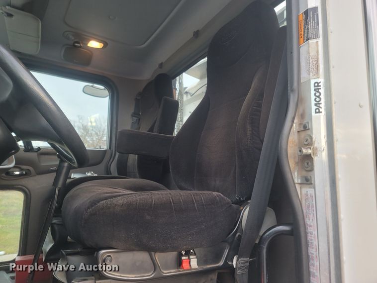 image for item MH9633 2014 Peterbilt 384  semi truck