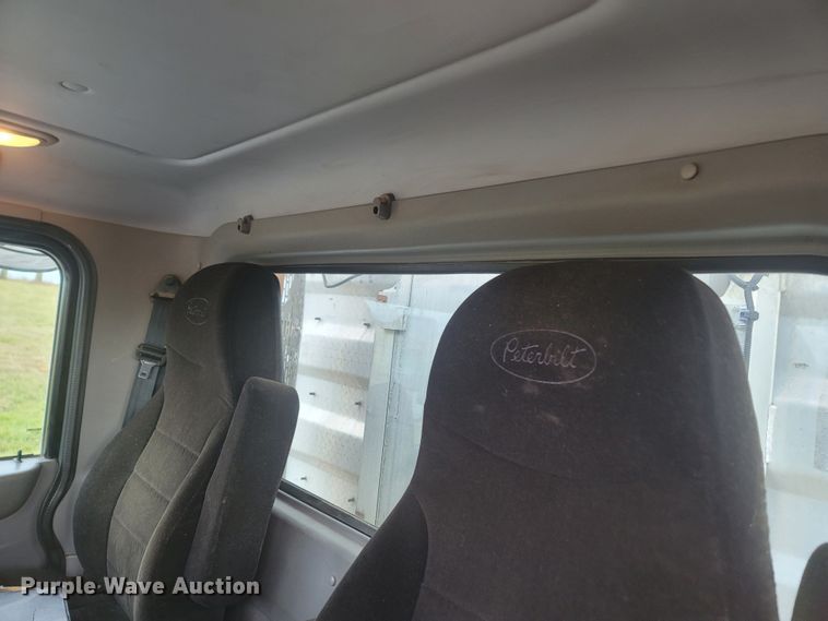 image for item MH9633 2014 Peterbilt 384  semi truck