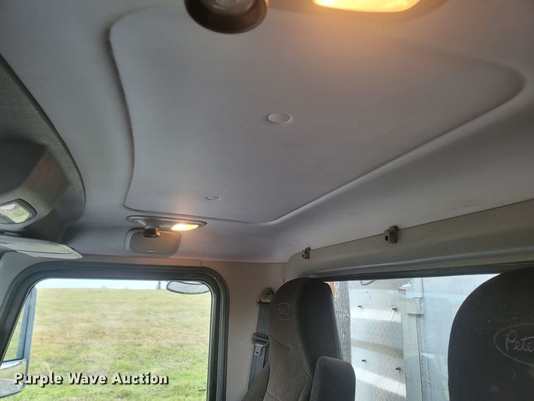 image for item MH9633 2014 Peterbilt 384  semi truck