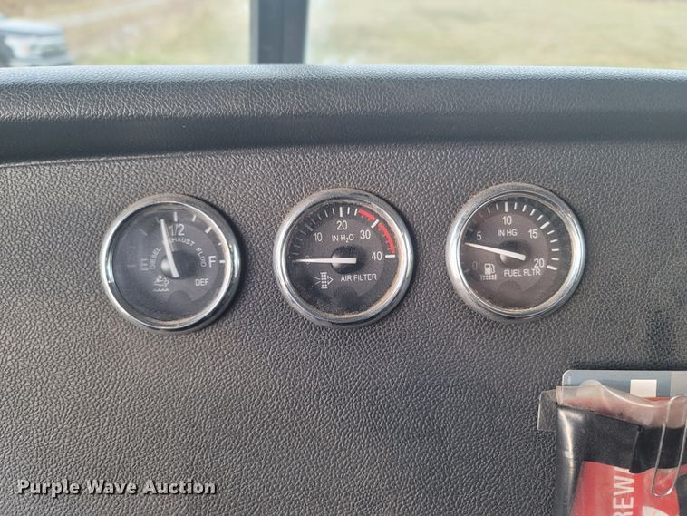 image for item MH9633 2014 Peterbilt 384  semi truck