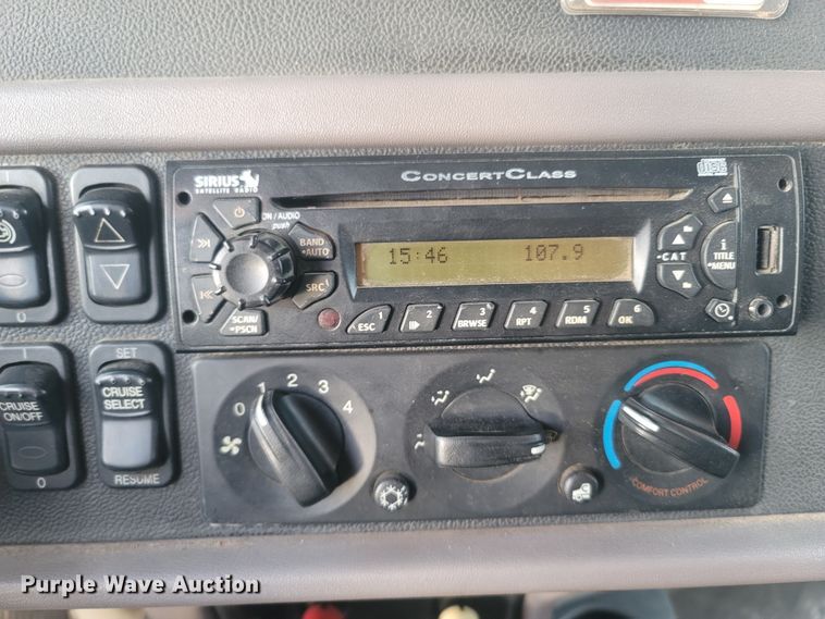 image for item MH9633 2014 Peterbilt 384  semi truck