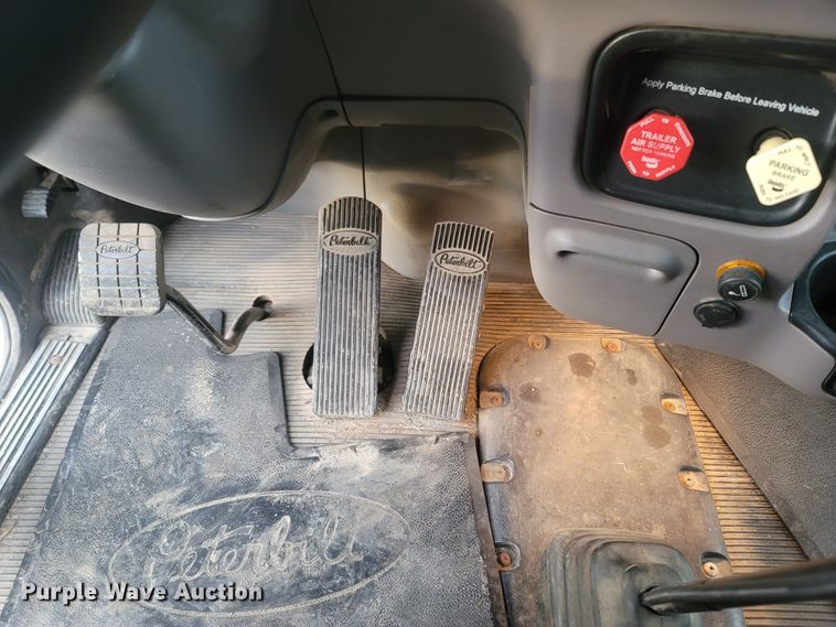 image for item MH9633 2014 Peterbilt 384  semi truck