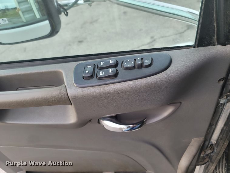 image for item MH9633 2014 Peterbilt 384  semi truck