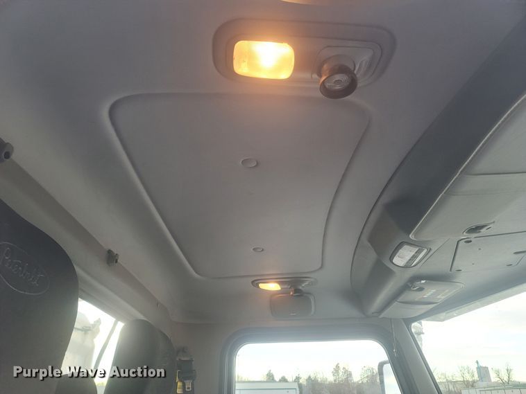 image for item MH9633 2014 Peterbilt 384  semi truck