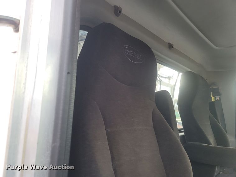 image for item MH9633 2014 Peterbilt 384  semi truck