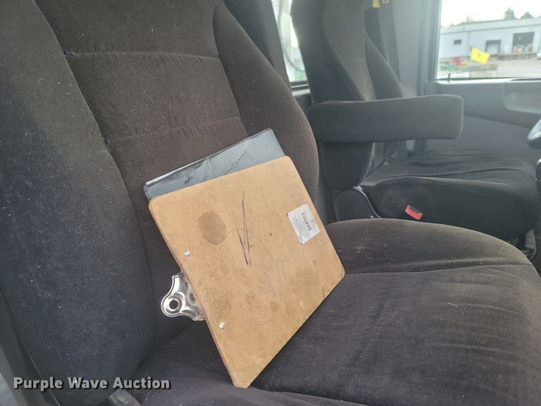 image for item MH9633 2014 Peterbilt 384  semi truck