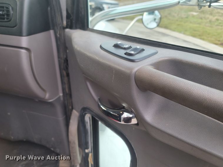 image for item MH9633 2014 Peterbilt 384  semi truck