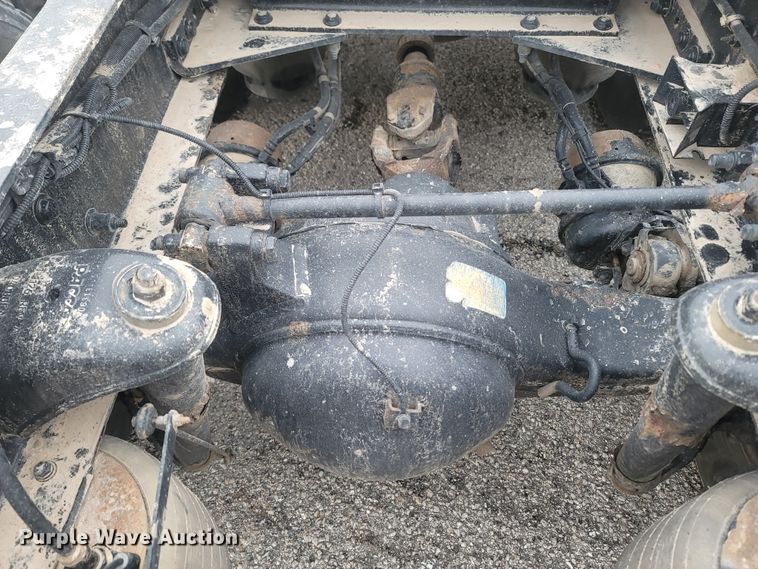 image for item MH9633 2014 Peterbilt 384  semi truck