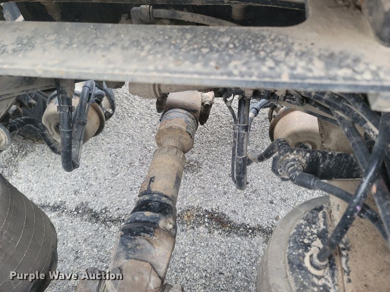 image for item MH9633 2014 Peterbilt 384  semi truck