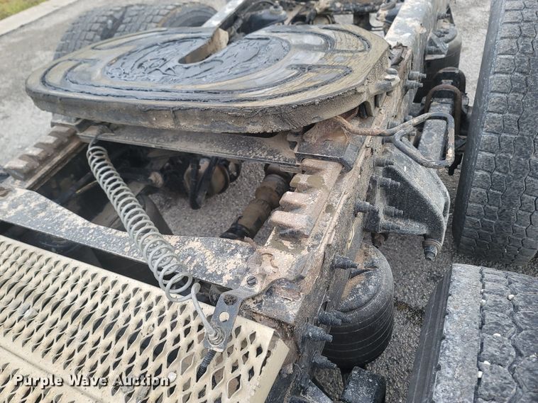 image for item MH9633 2014 Peterbilt 384  semi truck