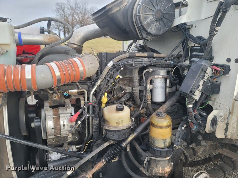 image for item MH9633 2014 Peterbilt 384  semi truck