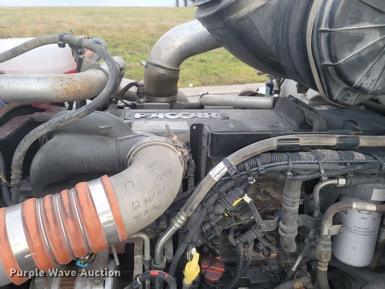 image for item MH9633 2014 Peterbilt 384  semi truck