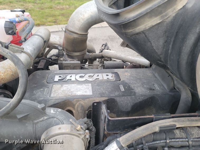 image for item MH9633 2014 Peterbilt 384  semi truck