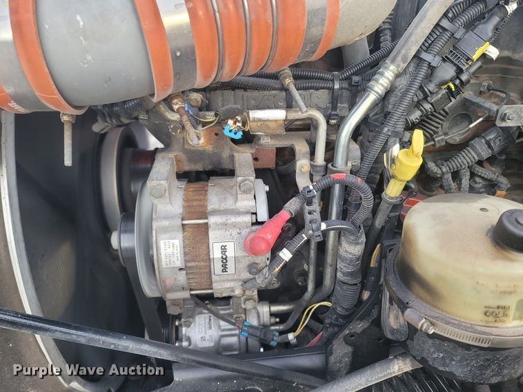 image for item MH9633 2014 Peterbilt 384  semi truck