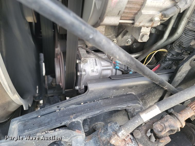 image for item MH9633 2014 Peterbilt 384  semi truck