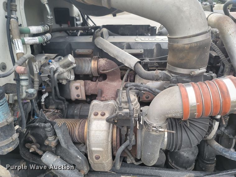 image for item MH9633 2014 Peterbilt 384  semi truck