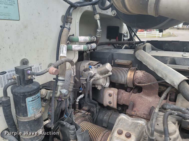 image for item MH9633 2014 Peterbilt 384  semi truck