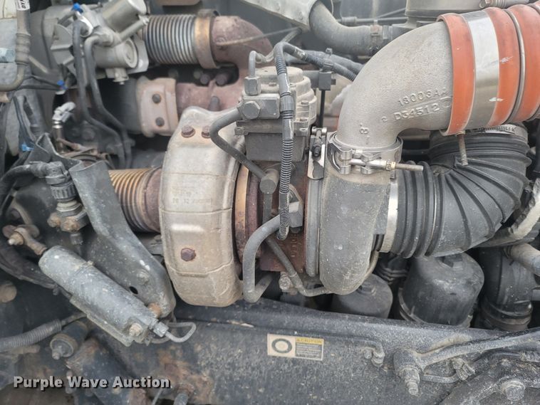 image for item MH9633 2014 Peterbilt 384  semi truck