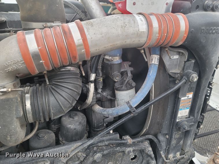 image for item MH9633 2014 Peterbilt 384  semi truck