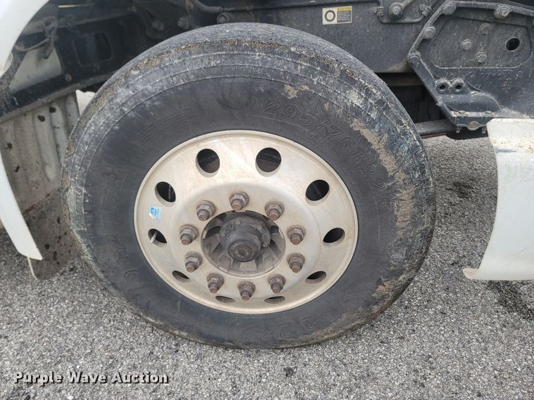 image for item MH9633 2014 Peterbilt 384  semi truck