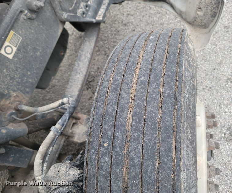 image for item MH9633 2014 Peterbilt 384  semi truck