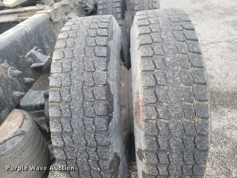 image for item MH9633 2014 Peterbilt 384  semi truck