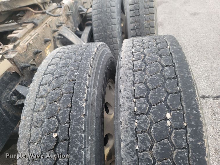 image for item MH9633 2014 Peterbilt 384  semi truck