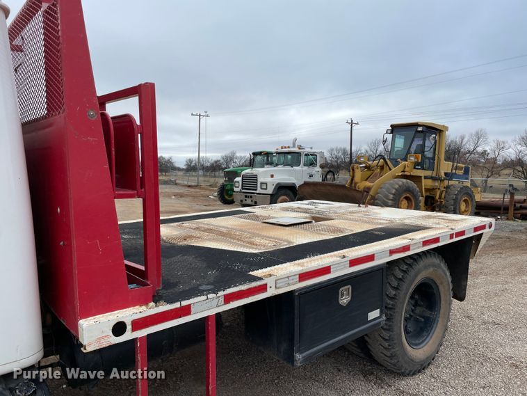 image for item MI9596 1987 International 1754  flatbed truck