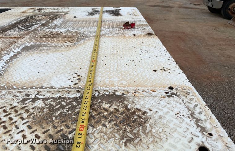 image for item MI9596 1987 International 1754  flatbed truck