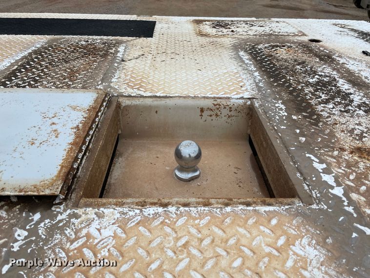 image for item MI9596 1987 International 1754  flatbed truck