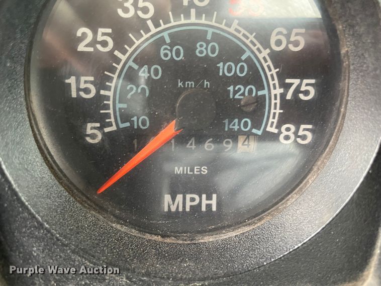 image for item MI9596 1987 International 1754  flatbed truck