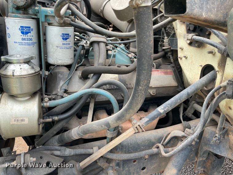 image for item MI9596 1987 International 1754  flatbed truck