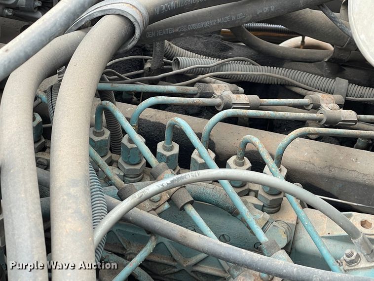 image for item MI9596 1987 International 1754  flatbed truck