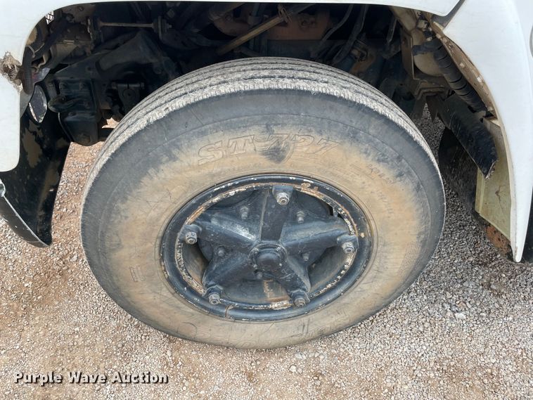 image for item MI9596 1987 International 1754  flatbed truck