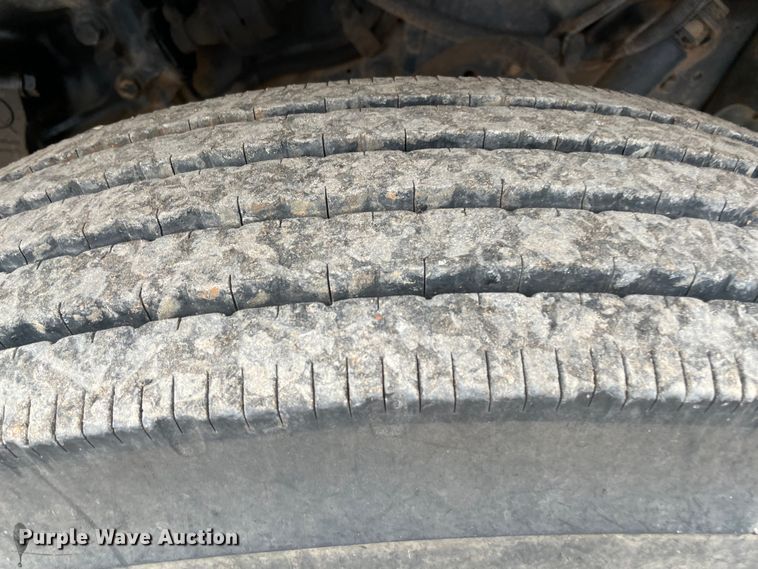 image for item MI9596 1987 International 1754  flatbed truck