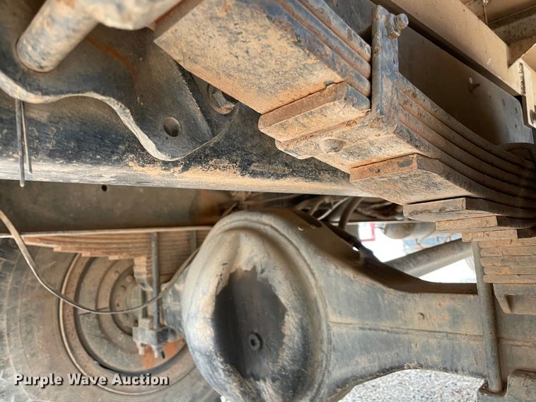 image for item MI9596 1987 International 1754  flatbed truck