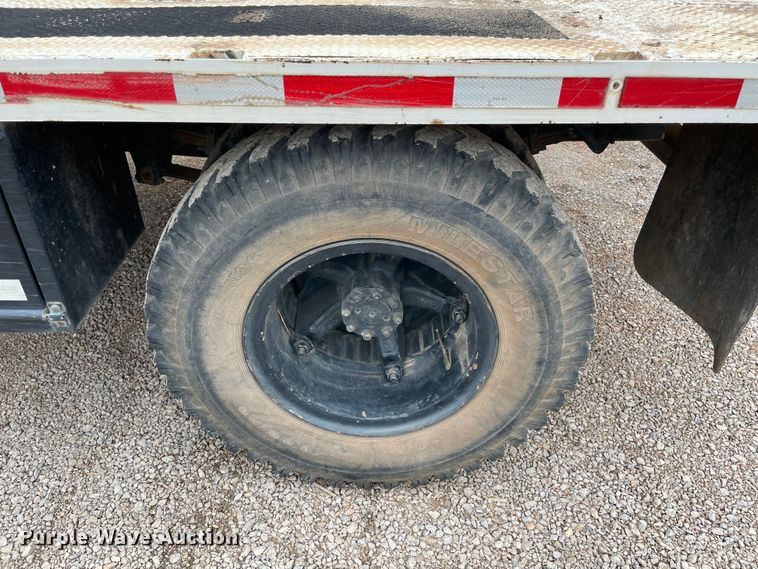 image for item MI9596 1987 International 1754  flatbed truck
