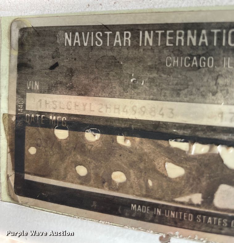 image for item MI9596 1987 International 1754  flatbed truck