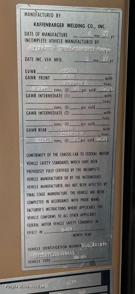 image for item MI9596 1987 International 1754  flatbed truck