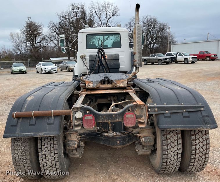 image for item MI9598 1997 Mack RD690S  semi truck