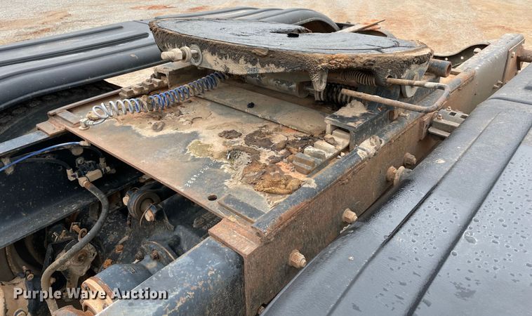 image for item MI9598 1997 Mack RD690S  semi truck