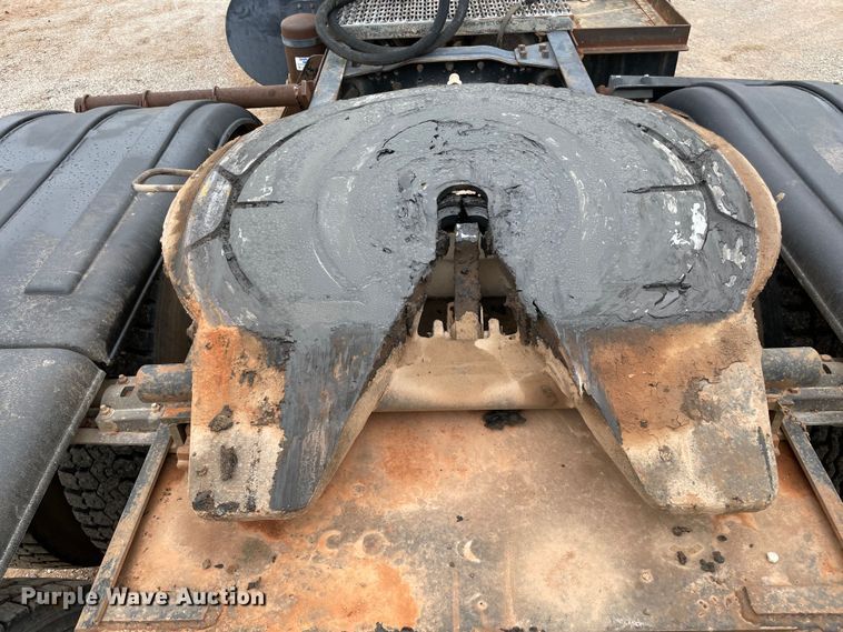 image for item MI9598 1997 Mack RD690S  semi truck