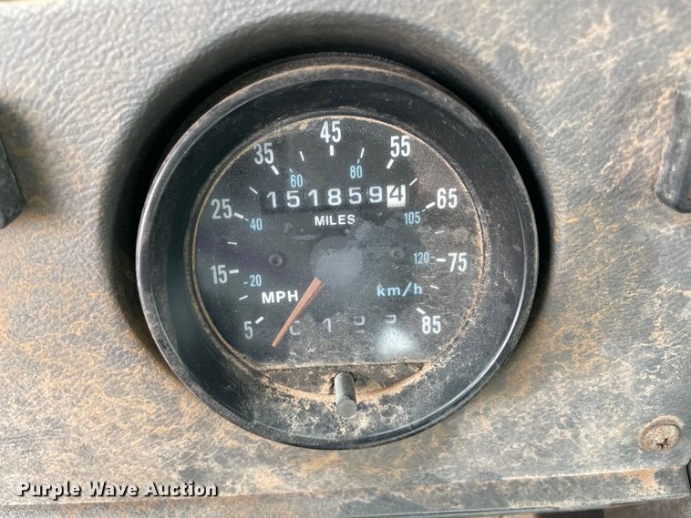 image for item MI9598 1997 Mack RD690S  semi truck