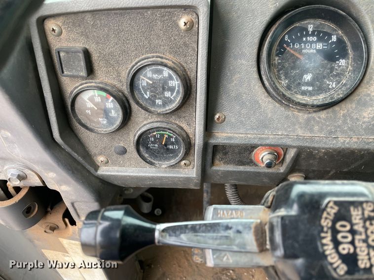 image for item MI9598 1997 Mack RD690S  semi truck