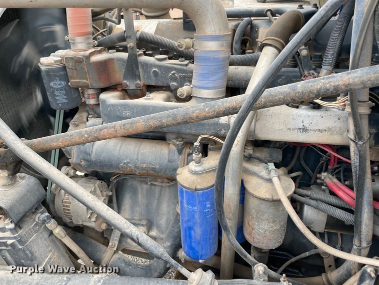 image for item MI9598 1997 Mack RD690S  semi truck